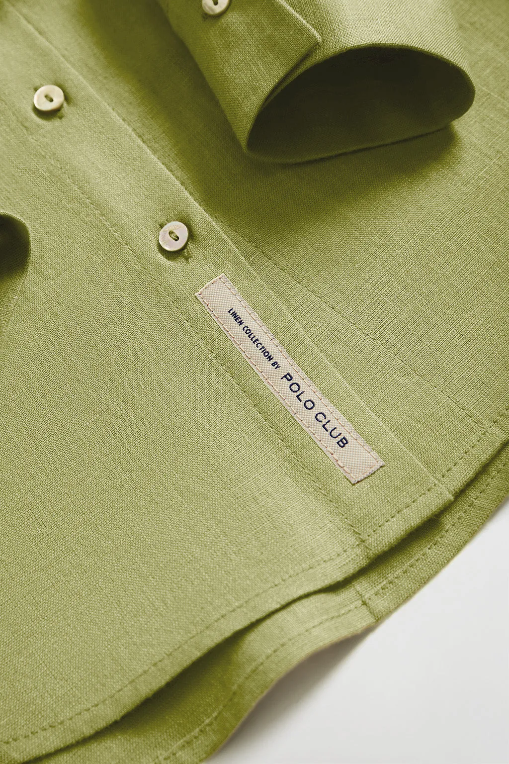 Camisa de lino verde con detalle bordado