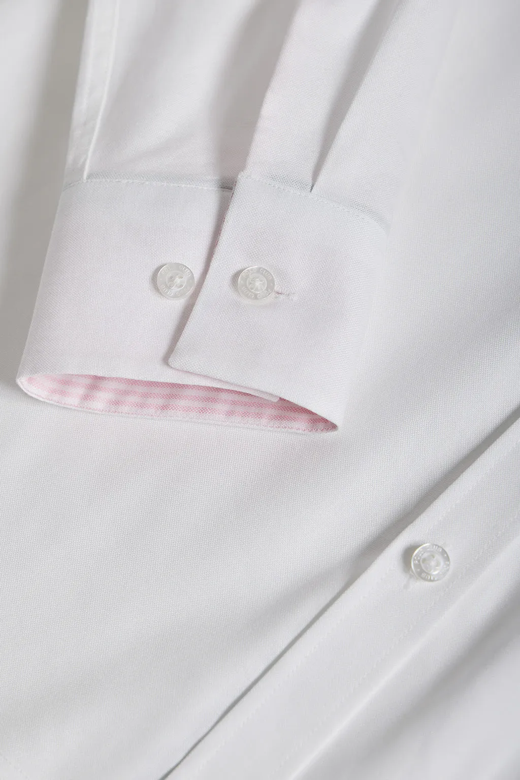 Camisa oxford blanca con logo bordado