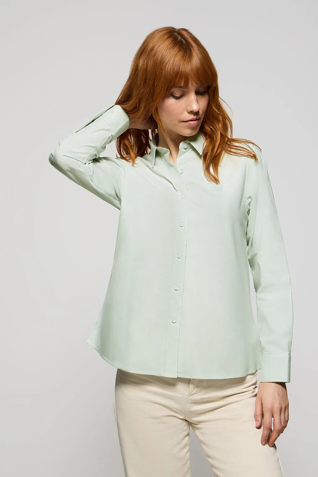 Camisa oxford verde claro con logo bordado