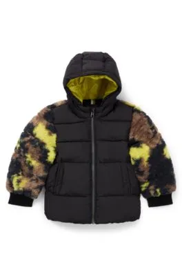 Chaqueta para niños con detalles en sherpa de camuflaje