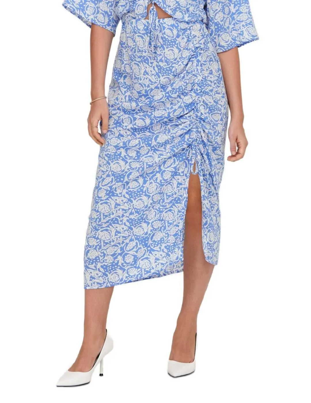 Falda Only Margot midi flores azul y blanco para mujer