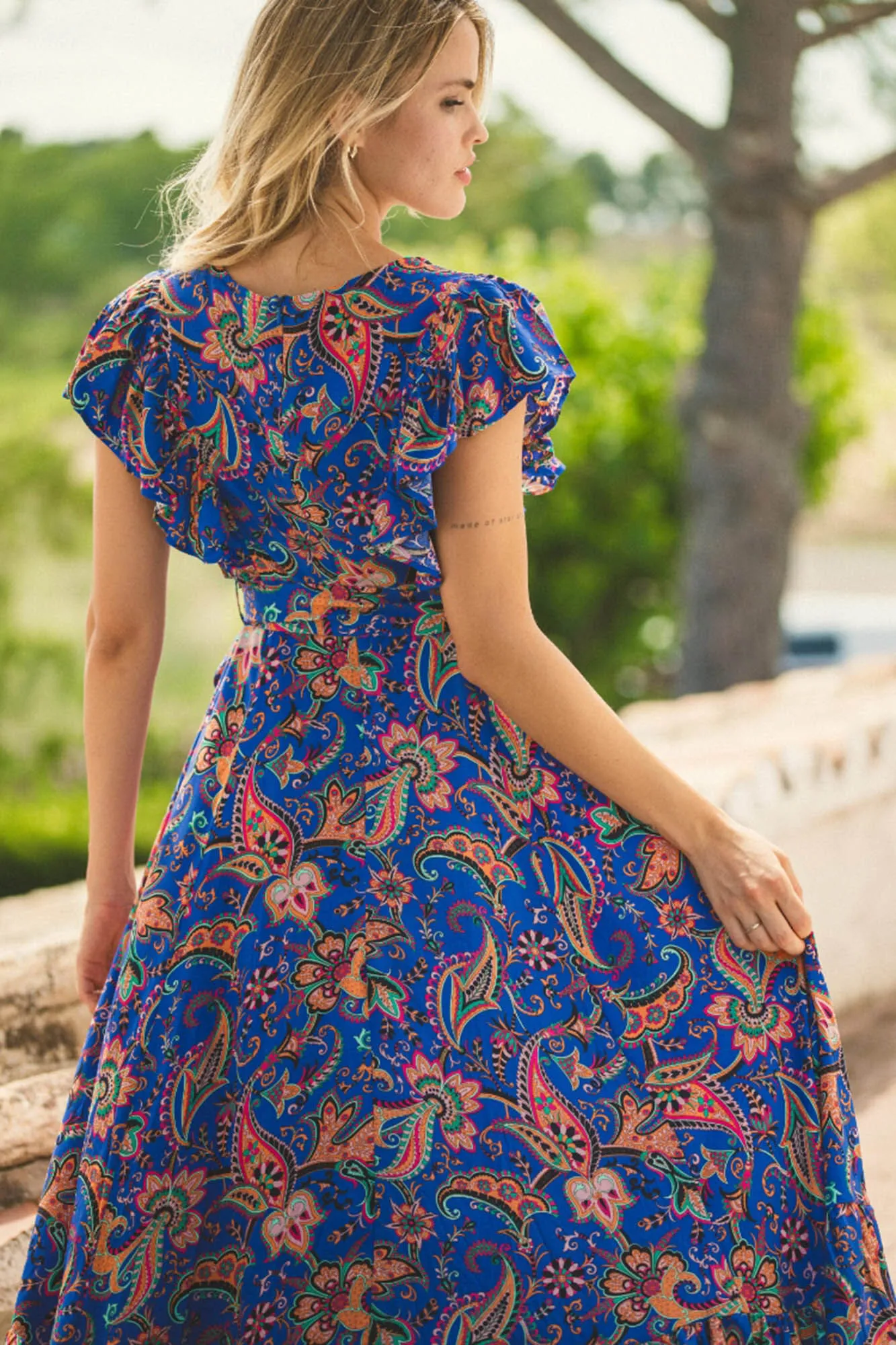 Vestido midi escote en V